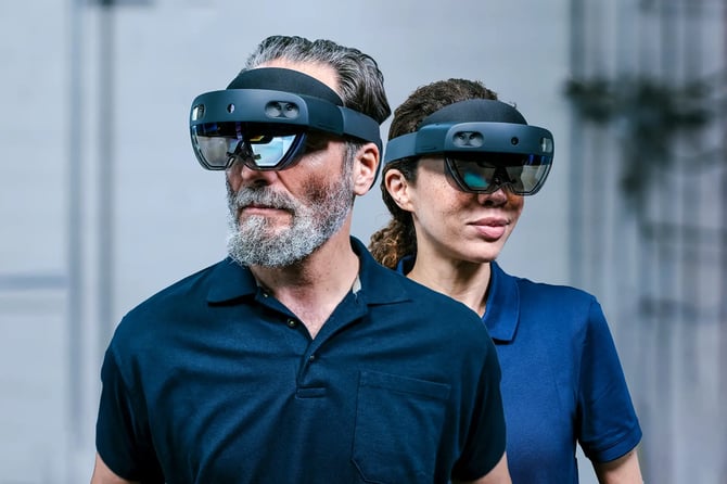 2023_Hololight_Doppelportrait_HoloLens